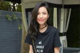 时尚主播linda夏日街拍，小麦肤色，长裙更显长腿好身材图片