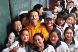 大学生支教当老师有助于评奖评优，对研究生保送都有用，可支教证书却能网购图片