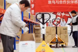 阿里要挑战刘强东底线？菜鸟重兵布局智能机器人仓库图片