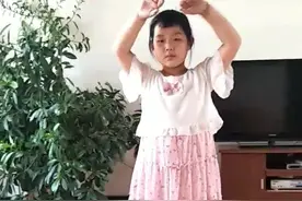 10岁小女孩跳舞