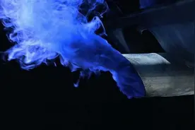 尾气冒蓝烟是什么原因导致的哪？图片