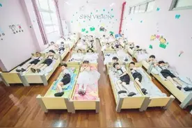 超美的幼儿园毕业照，以后咱孩子就要这么拍，美呆了图片