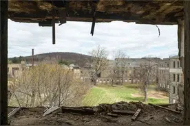 摄影师走访各地废弃精神病院，拍下一幕幕毛骨悚然却感慨万分景象图片