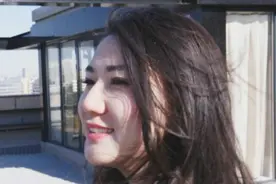 她用微信加附近的人，然后做了一件惊人的事！视频封面