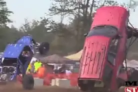 超酷越野车大赛，直接起飞了，看完傻眼了！图片