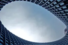 丹凤朝阳：专访凤凰卫视控股有限公司董事局主席刘长乐图片