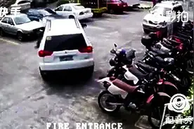 倒车司机的神配音，笑死我了！图片