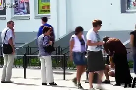 俄罗斯人拍摄的俄美两国路人街头跌倒测试，结果令人深思图片