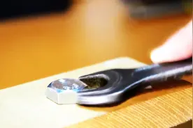 如果没有合适的扳手拧螺丝怎么办？看完涨姿势了图片