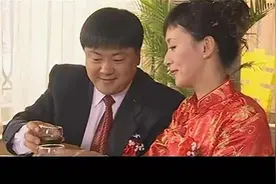 女孩结婚，小伙去参加婚礼心里不是滋味，两人都各怀心事视频封面