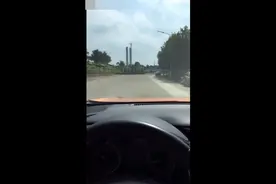 心爱的女人结婚了，这是有多伤心，才会哭的这样撕心裂肺！视频封面