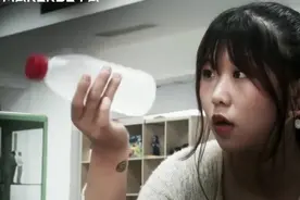 酷暑难耐，怎样让水快速结冰？看美妞教你3秒让水结冰！