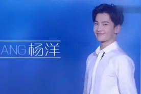 杨洋穿白衬衫走秀，回头一笑百媚生，男神笑容太治愈了