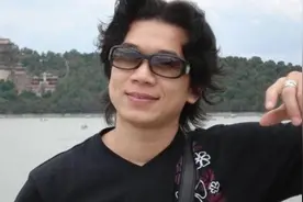 50岁“流浪歌王”陈星因行踪神秘传闻死亡，如今皈依佛门成了这样