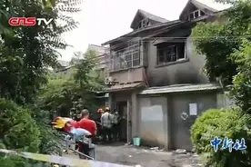 现场：江苏常熟一餐厅员工宿舍遭火灾 22人丧生视频封面