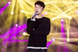 《我歌》第八期歌单，黄致列脱衣露肉，薛之谦的《丑八怪》竟然登台了图片