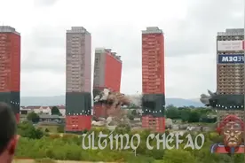 镜头记录高楼爆破全程过程。视频封面