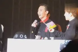 权志龙说要跟胜利亲亲 GD的中文发音好标准视频封面