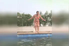 媳妇非要学游泳视频封面