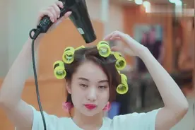理发师教美女自己动手做内包发型，效果很好视频封面