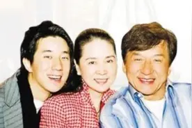 64岁林凤娇首次公开亮相，力挺房祖名，夫妻相濡以沫30多年，成龙每天面对这样的女人视频封面