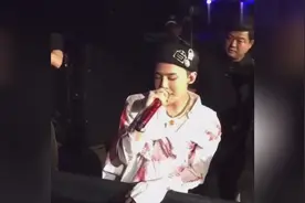 GD权志龙休斯顿solo 主动合照！嫉妒会让人爆炸视频封面