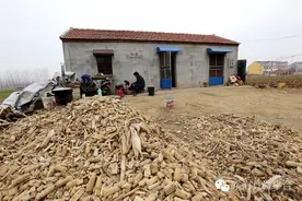东海留守儿童流泪与父母分离：爸爸、妈妈，不要丢下我！图片