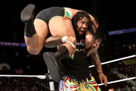 《SmackDown 2016.03.03》战报：WM32上演女子冠军三重威胁赛图片