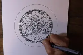 看看国外牛人如何画秘密花园，看到后面，美哭了！视频封面