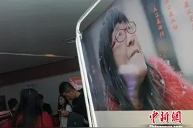 女诗人余秀华影片“摇摇晃晃”登上高原荧屏图片