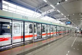 如果你很累 地铁、公交上你会主动让座吗？他们都这样说图片