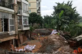 为建鱼池，三水一业主挖了个大坑，地基都露出来了……图片