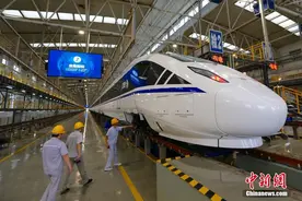 西安耐高寒抗风沙CRH5G型技术提升动车组亮相图片