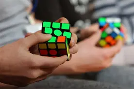 快速解开魔方本来就很难图片