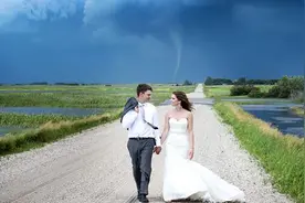 难忘的瞬间！盘点拍婚纱照出现的有趣意外图片