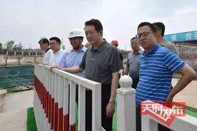 市政协副主席、天府新区成都党工委书记杨林兴率队检查成都天府新区地质灾害防治和防汛减灾工作图片