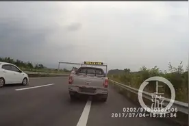 不要命！开到半路车没油 “抠门”司机高速路冒险推车图片