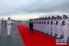 辽宁舰航母编队在香港举行甲板招待会图片