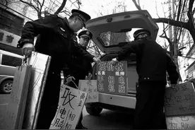 警方“围剿”二手手机黑市场图片