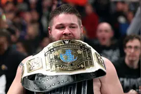 凯文·欧文斯：希望WWE分开RAW和SmackDown图片