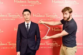 霍建华入驻蜡像馆 网友操心：1.7Cm的睫毛别忘了啊!图片