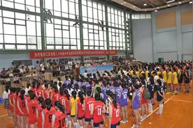 2017江苏省第24届中学生排球锦标赛在南通一中体育馆拉开战幕图片