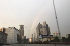 一个月不到彩虹三现魔都，高温多雨持续彩虹也许还会出现图片
