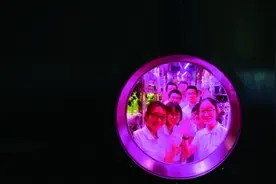 60天后 2男2女接班入月宫图片