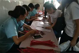 暖心眉职 用心送行 眉山职院志愿者送同学离校图片