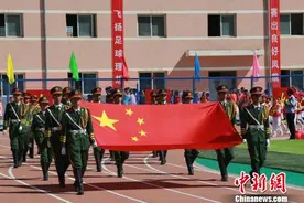 甘肃举办青少年校园足球联赛 冀从小爱上足球图片