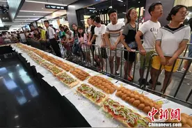 30米长三明治亮相山西引食客排队品尝图片