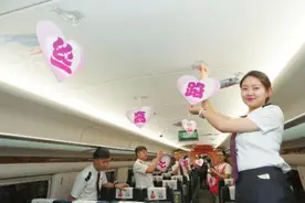 坐“丝路高铁”4小时到西宁图片