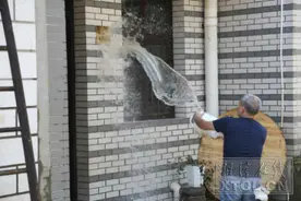 洪水退去 窑湾居民回家“洗大水”图片