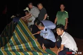 赤山监狱：一个“60”后带着一群“90后”连夜筑起“生命大堤”图片
